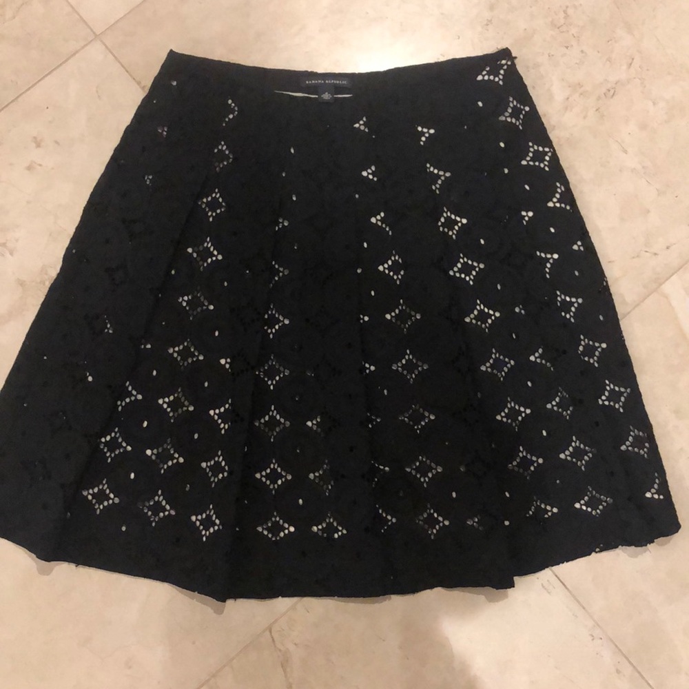 Banana republic lace eyelet pleated skirt size 4